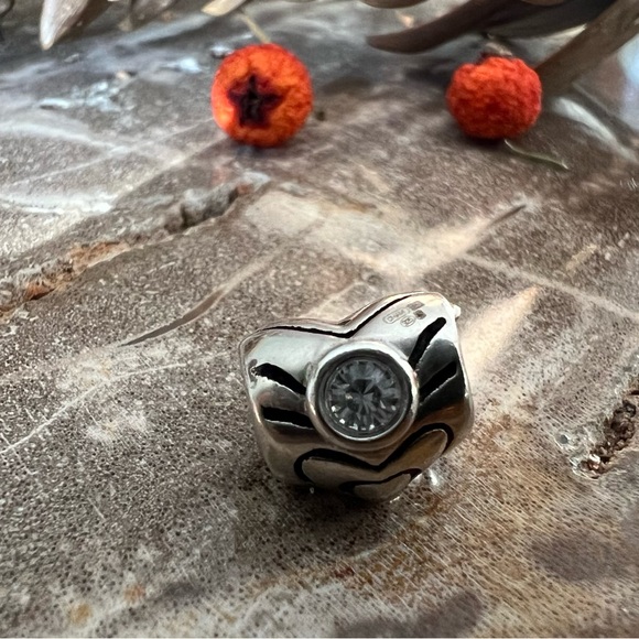 Authentic Clear Swarovski Chamilia Charm- April Birthstone Heart 925 Silver - Picture 3 of 6